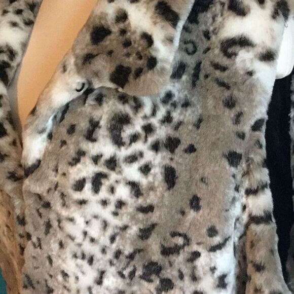 ADRIENNE LANAU faux fur vest in 2 to 3 x-large - Picture 5 of 8